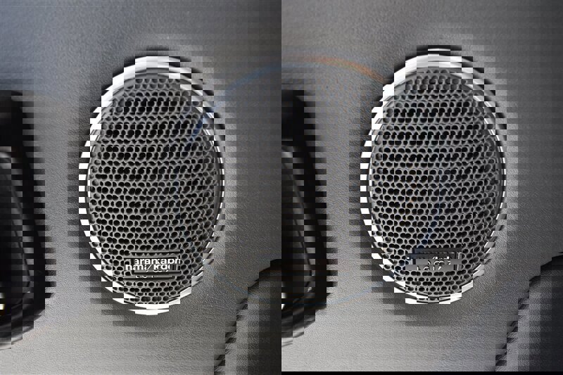 Used 2005 Land Rover Range Rover HSE image 16