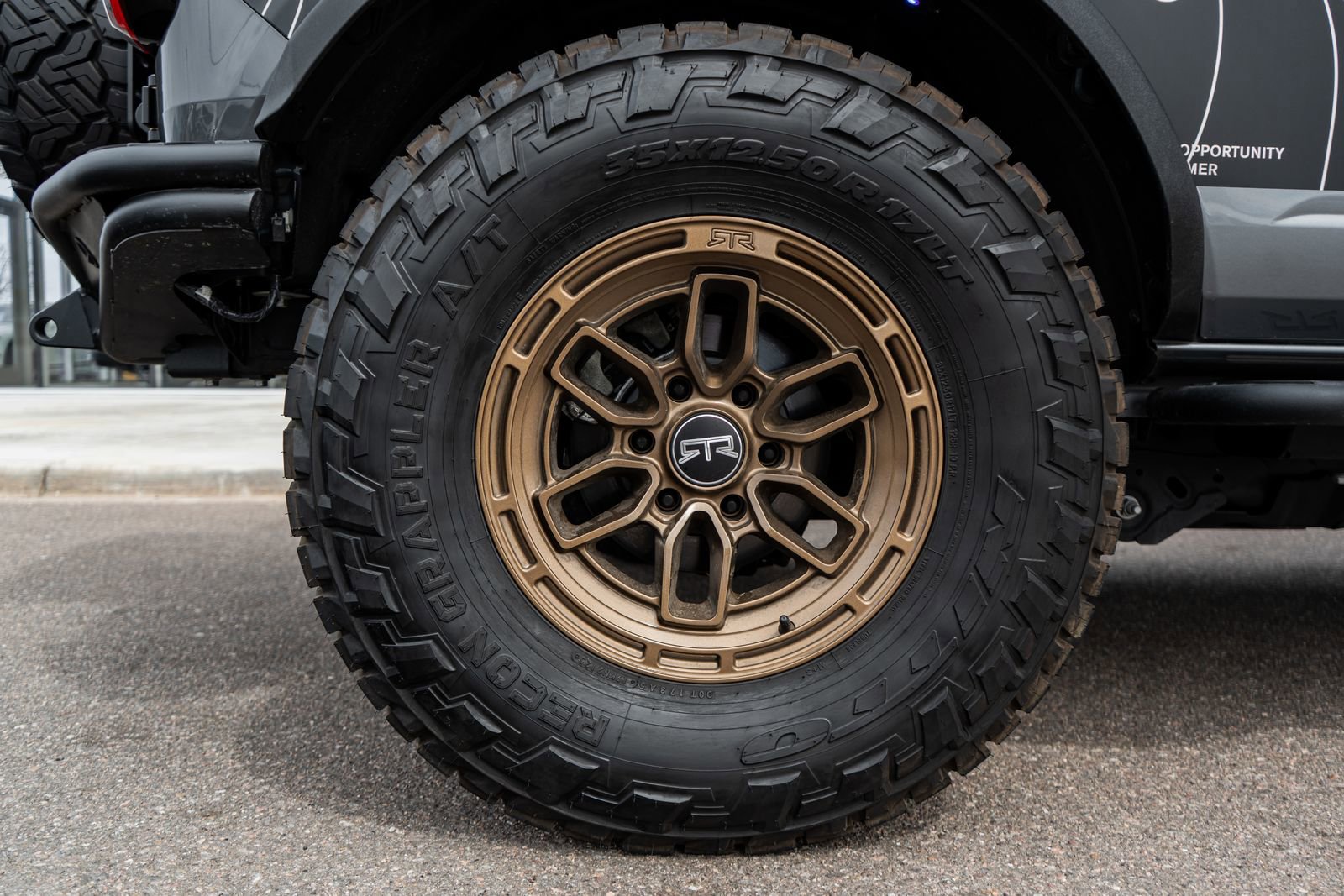 Used 2025 Ford Bronco Badlands AWD/4WD image 15