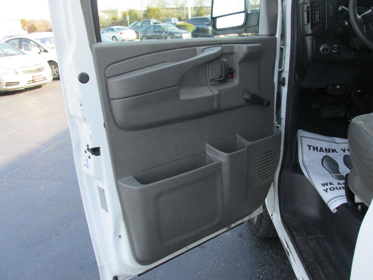 Used 2014 Chevrolet Express 3500 RWD image 25
