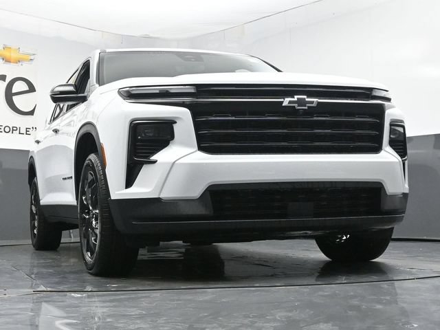 New 2026 Chevrolet Traverse LT w/ Midnight/Sport Edition FWD image 3