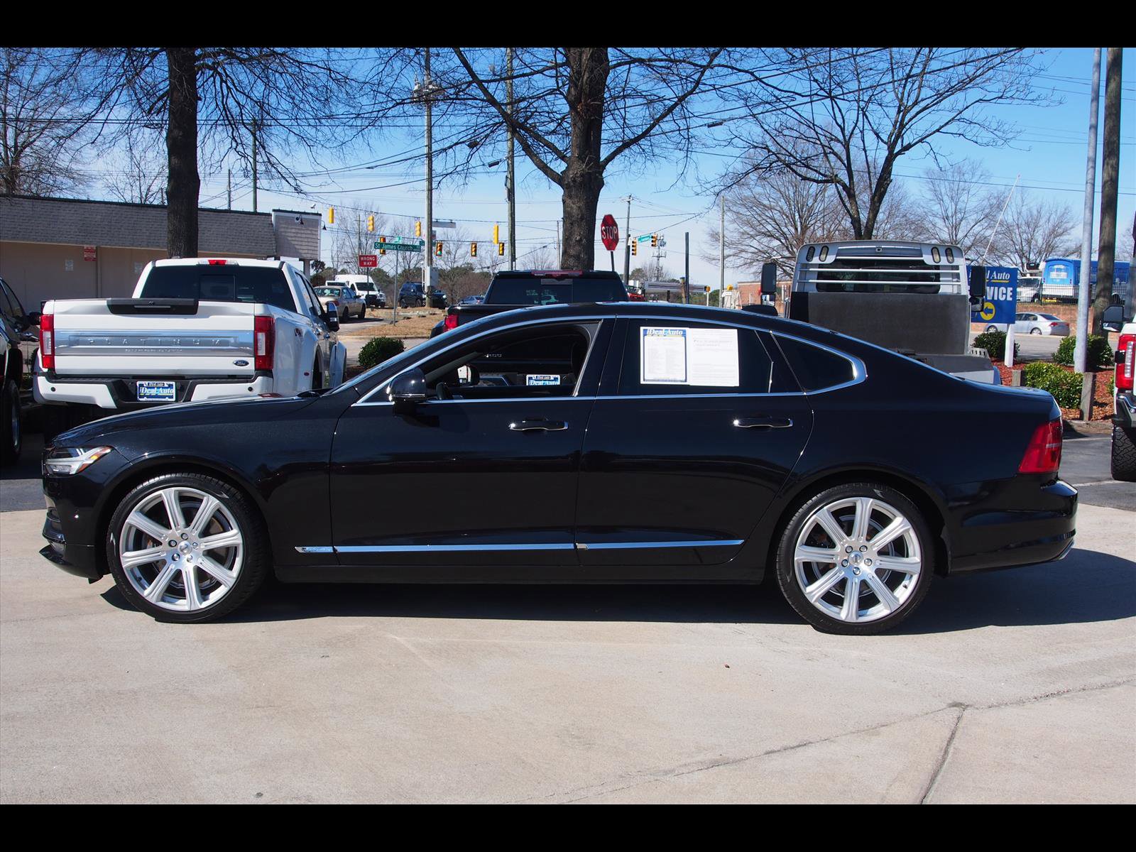 Used 2017 Volvo S90 T6 Inscription w/ Vision Package image 2