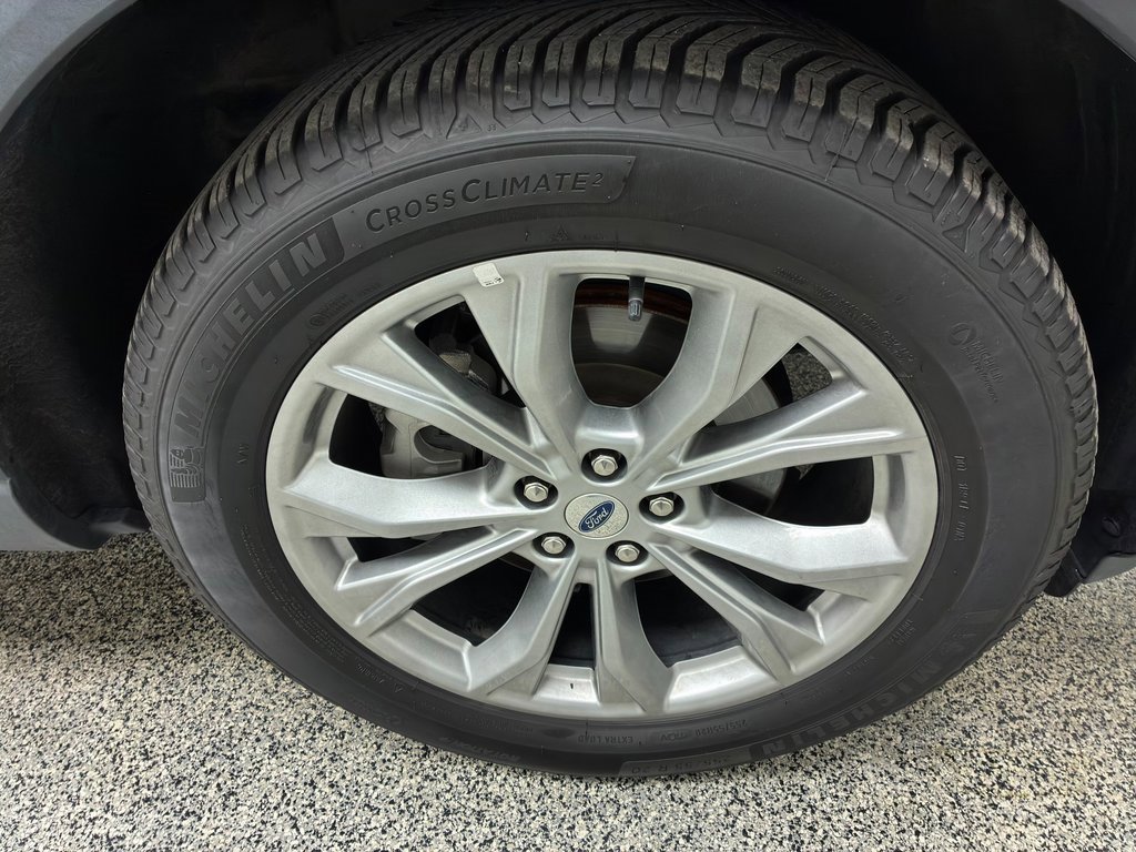 Used 2023 Ford Explorer Limited image 14