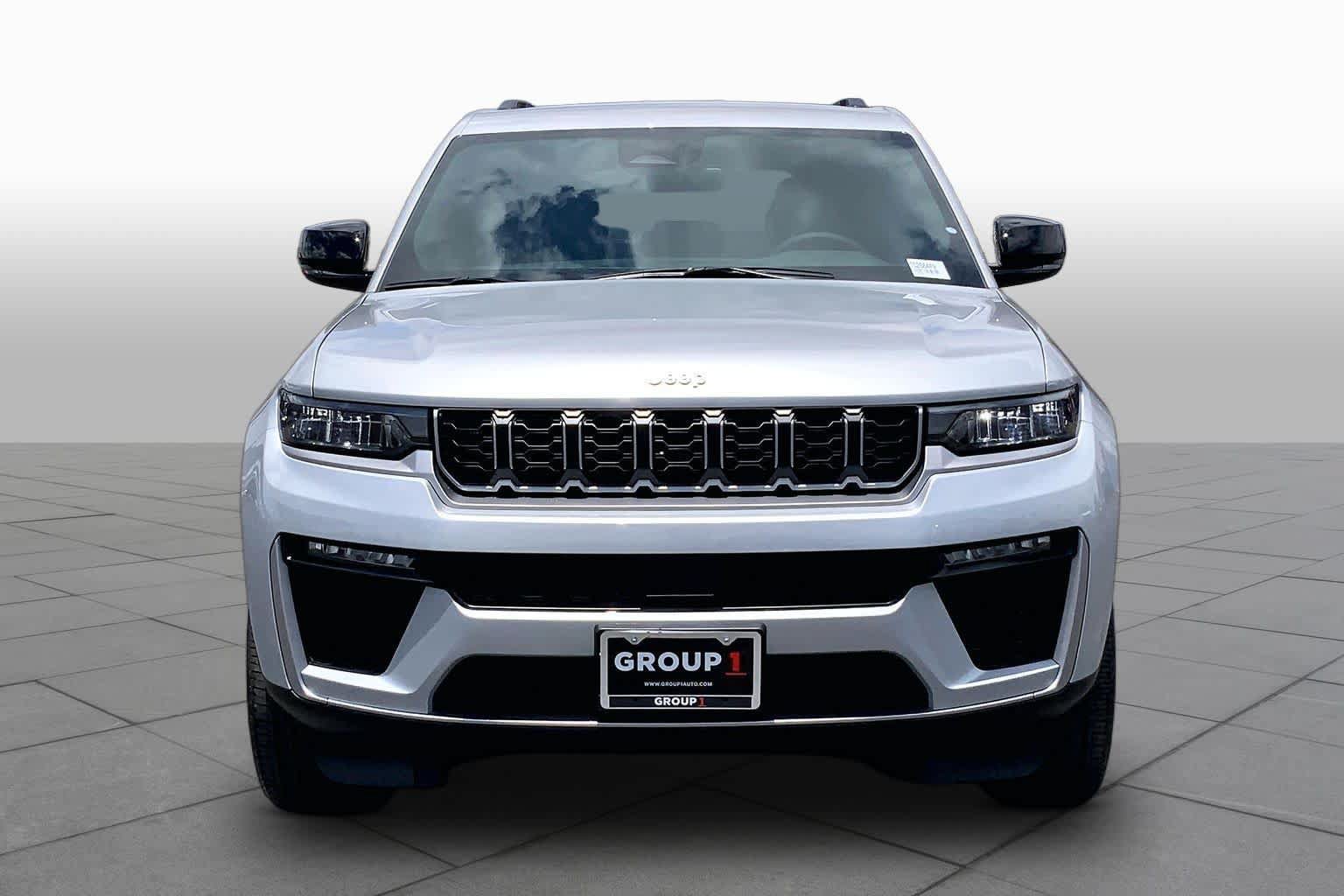 Used 2026 Jeep Grand Cherokee Limited AWD/4WD image 4