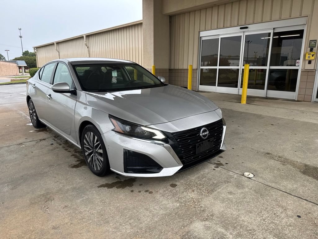 Used 2023 Nissan Altima 2.5 SV
