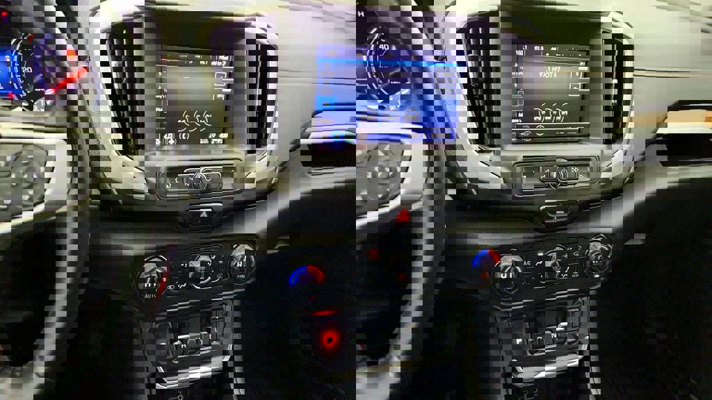 Used 2021 GMC Terrain SLE w/ Driver Convenience Package image 17