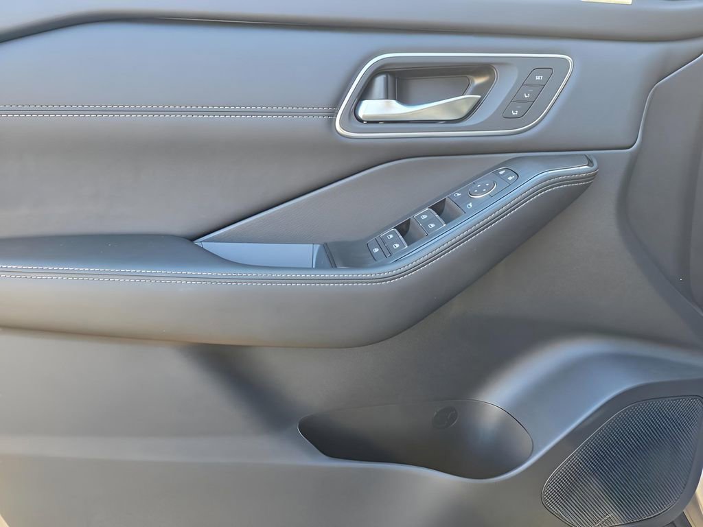 New 2026 Nissan Rogue Platinum w/ Platinum Premium Package image 17