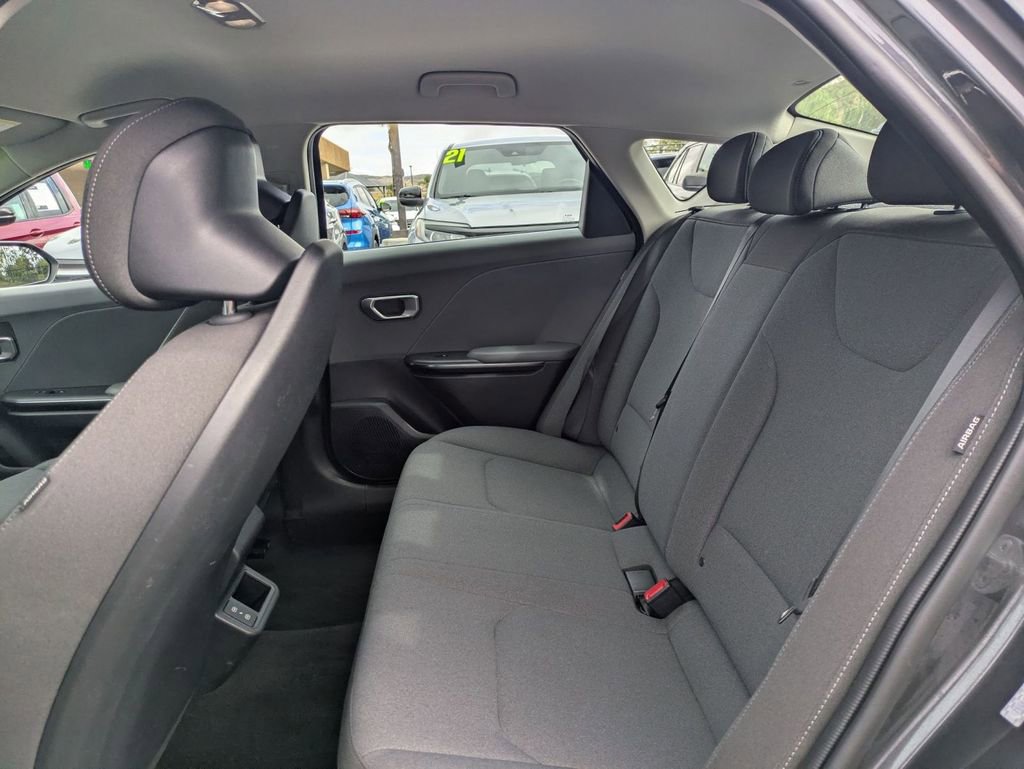 Used 2025 Kia K4 LXS image 27
