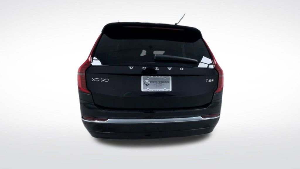 New 2025 Volvo XC90 T8 Core w/ Climate Package image 18