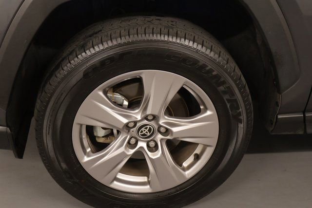 Used 2025 Toyota RAV4 XLE AWD/4WD image 7
