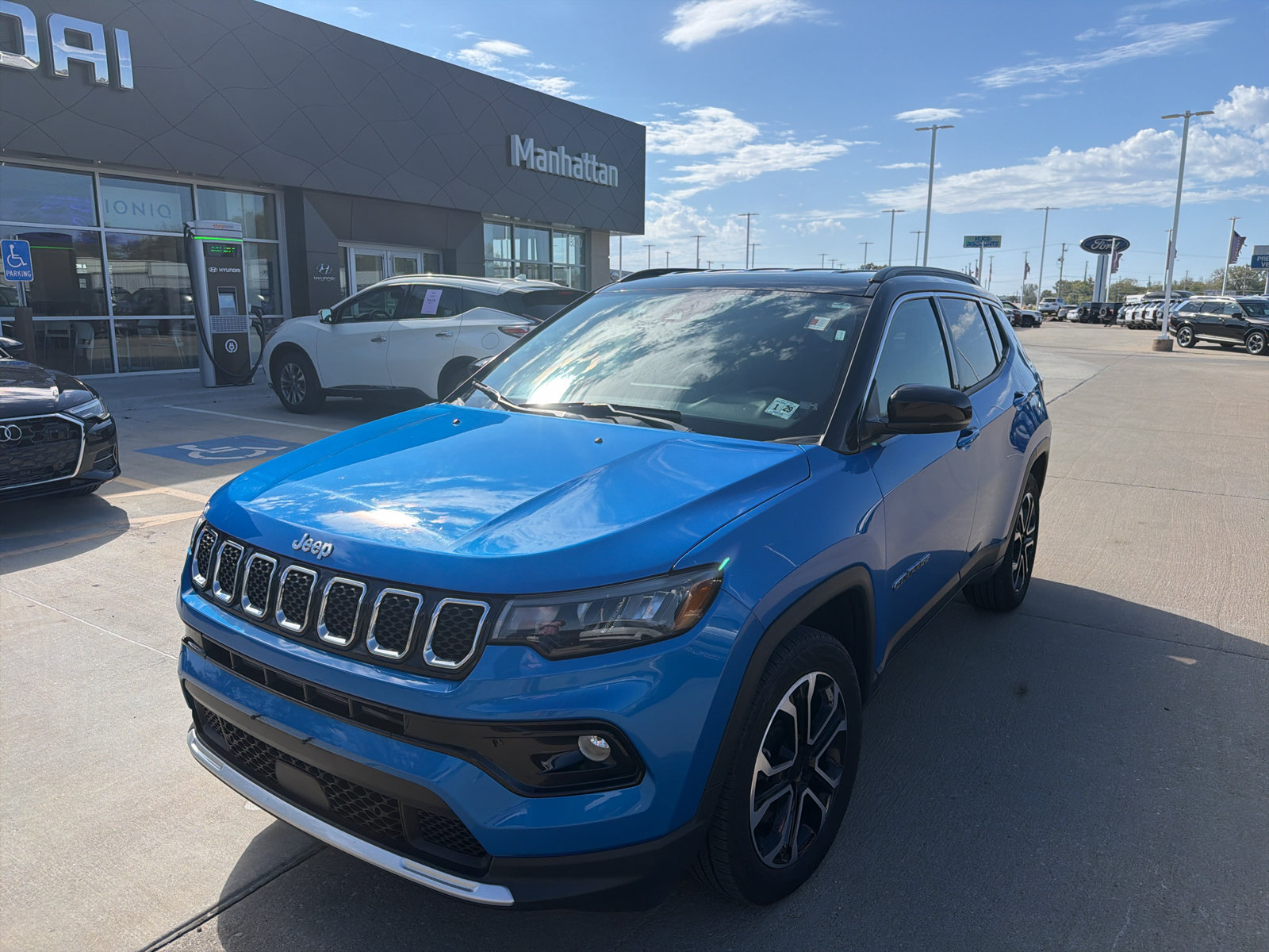 Used 2024 Jeep Compass Limited AWD/4WD image 3