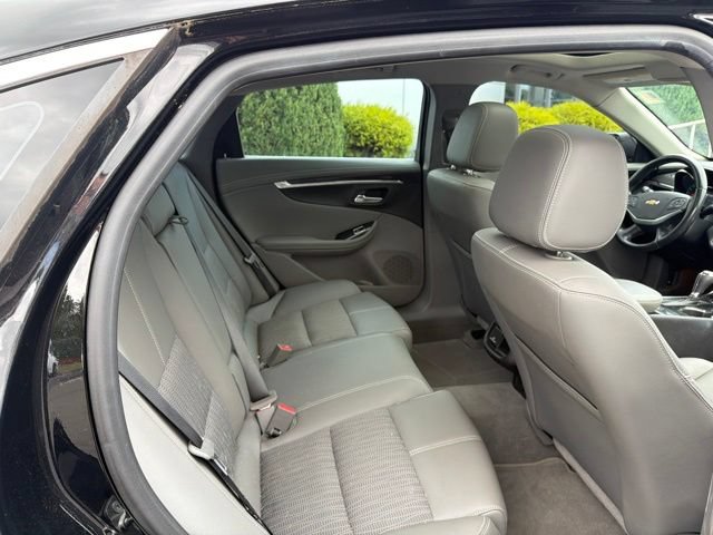 Used 2018 Chevrolet Impala LT w/ Sunroof and Spoiler Package FWD image 9