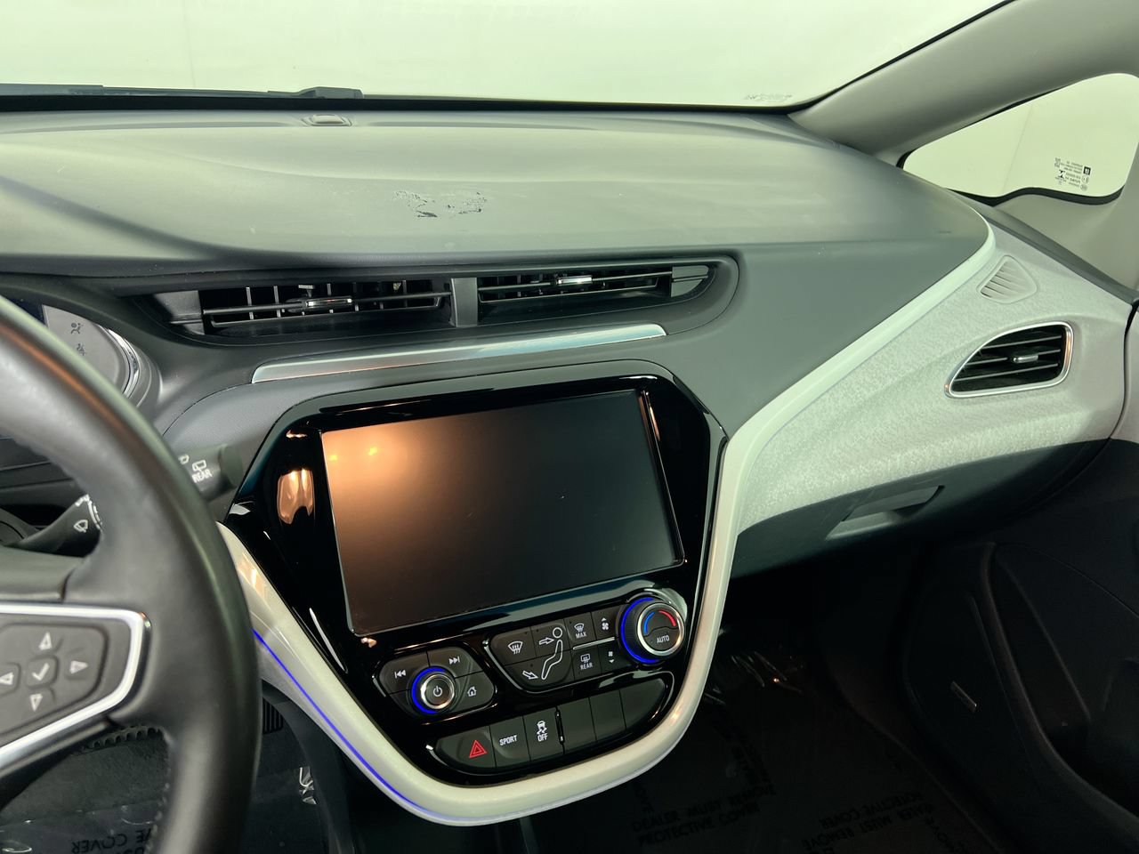 Used 2020 Chevrolet Bolt Premier w/ Infotainment Package FWD image 25