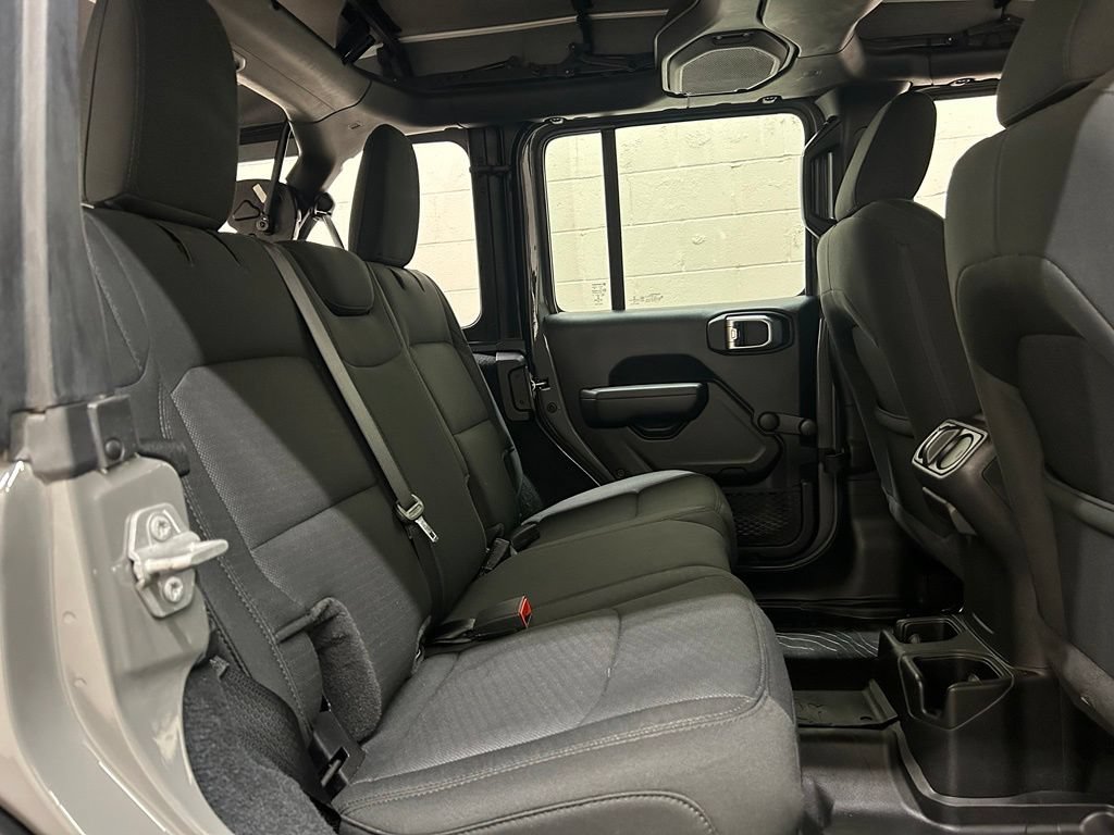 Used 2022 Jeep Wrangler Unlimited Sport AWD/4WD image 9