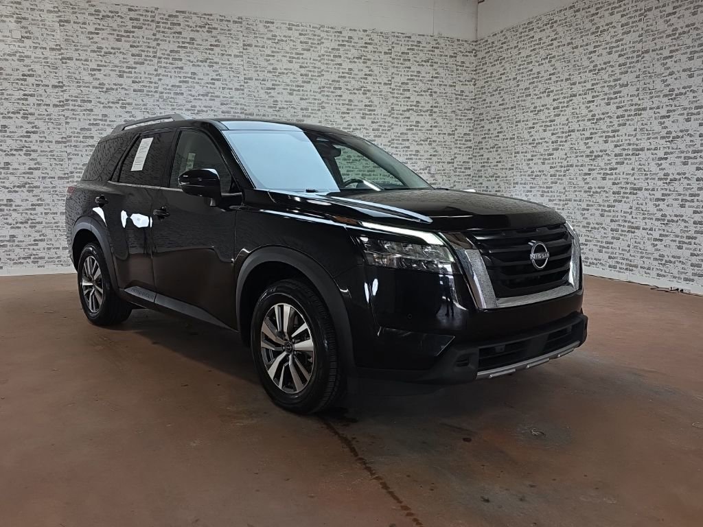 Used 2023 Nissan Pathfinder SL image 1