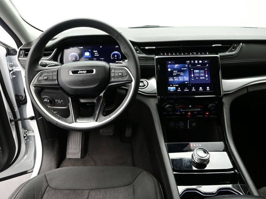 Used 2023 Jeep Grand Cherokee L Laredo image 16