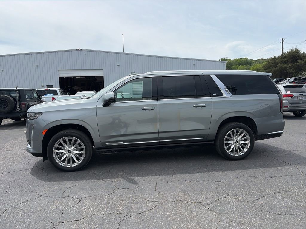 Used 2024 Cadillac Escalade ESV Premium Luxury w/ Performance Package image 4