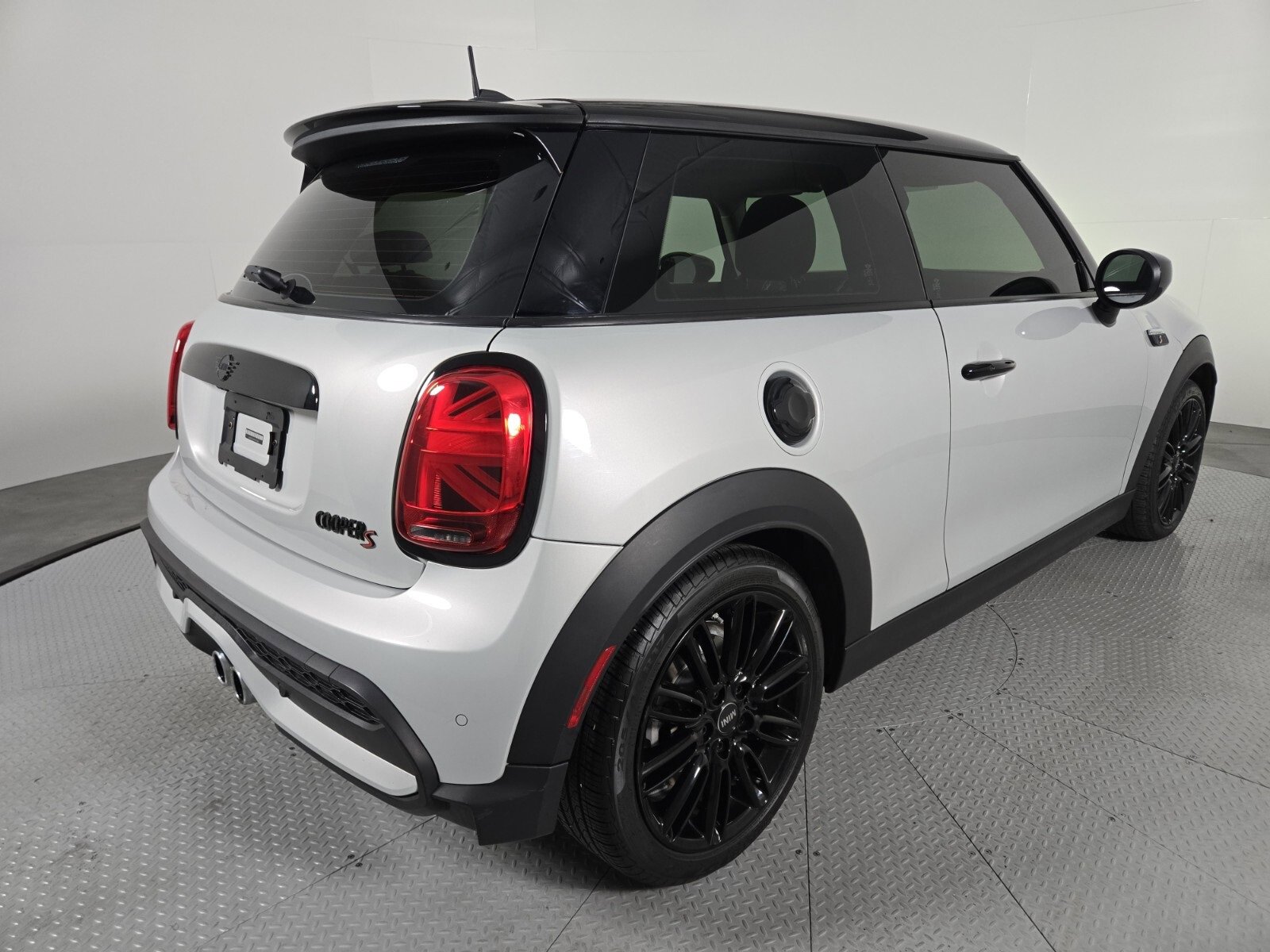 Used 2022 MINI Cooper S video 2