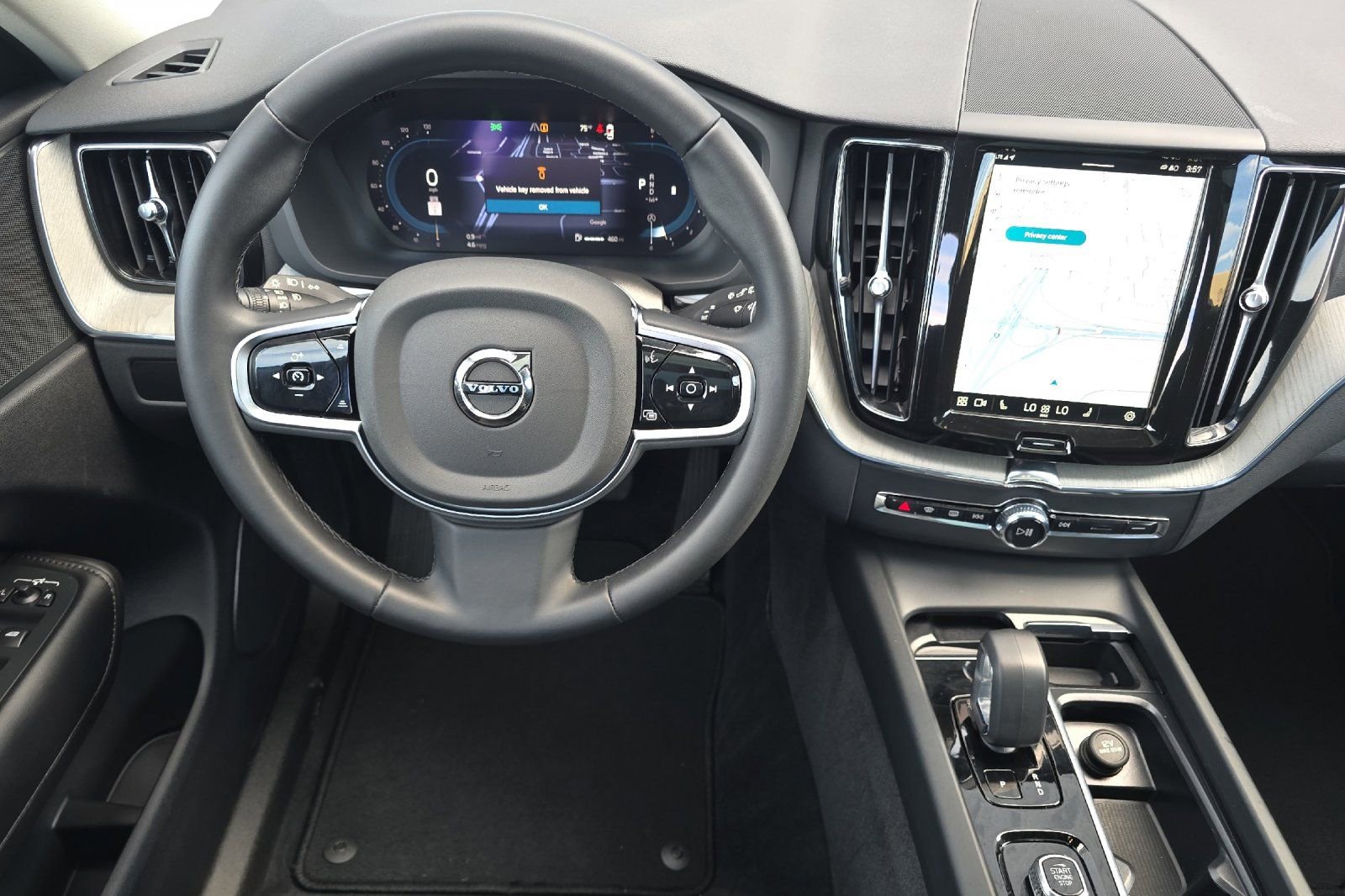 Used 2025 Volvo XC60 B5 Plus image 14