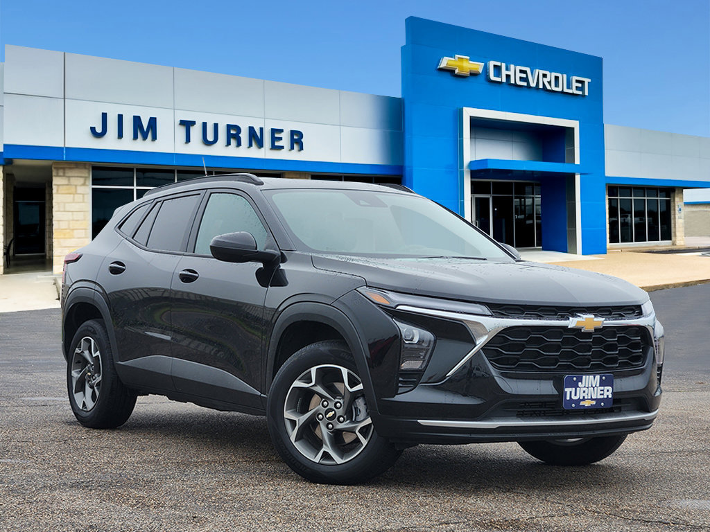 Used 2025 Chevrolet Trax LT FWD image 1