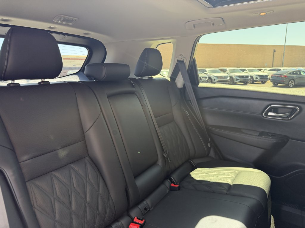 Used 2025 Nissan Rogue Platinum FWD image 38