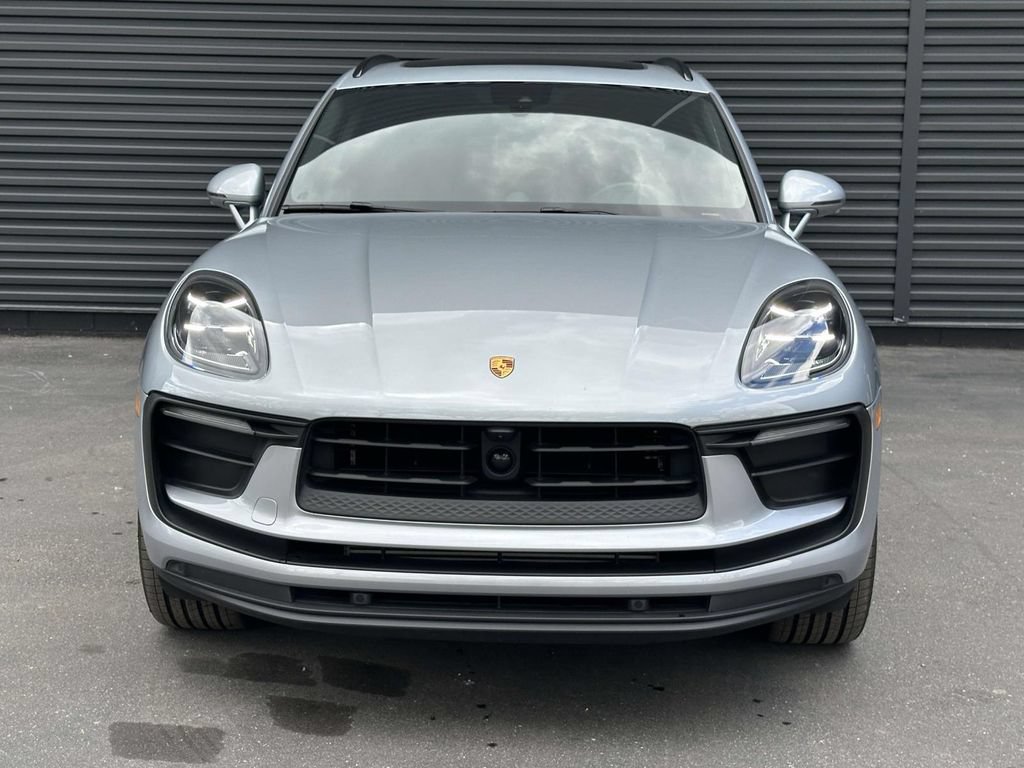 Certified 2026 Porsche Macan AWD/4WD image 8