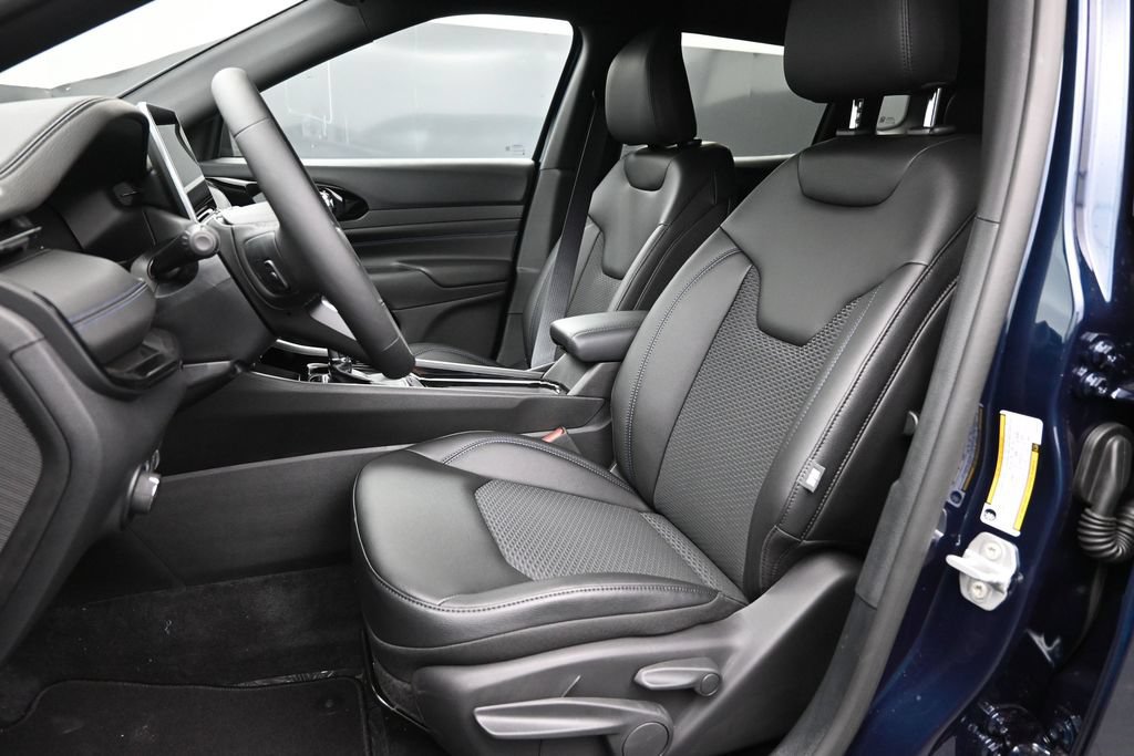 New 2026 Jeep Compass Latitude AWD/4WD image 2