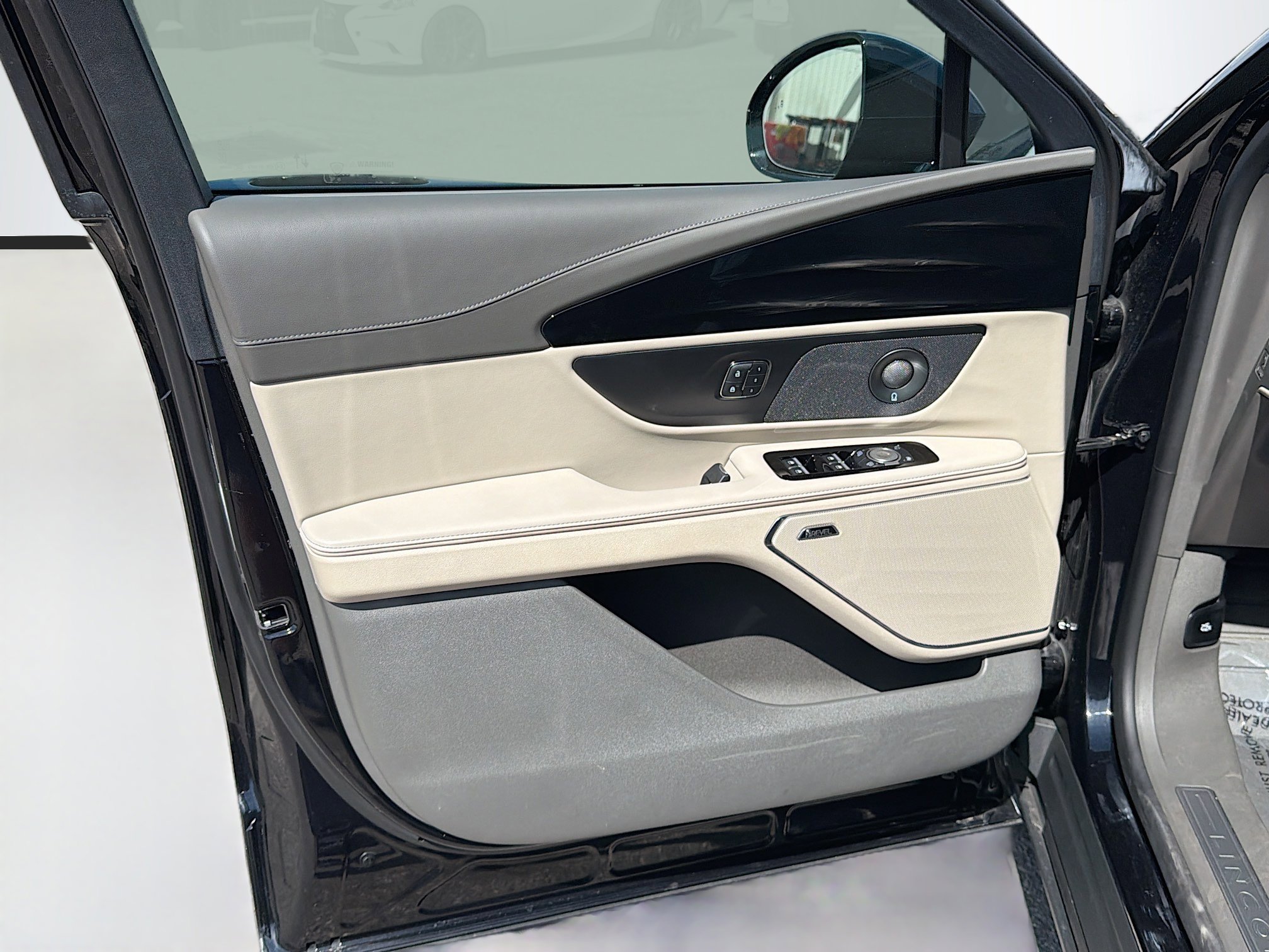 Used 2025 Lincoln Nautilus Premier w/ Equipment Group 102A image 23