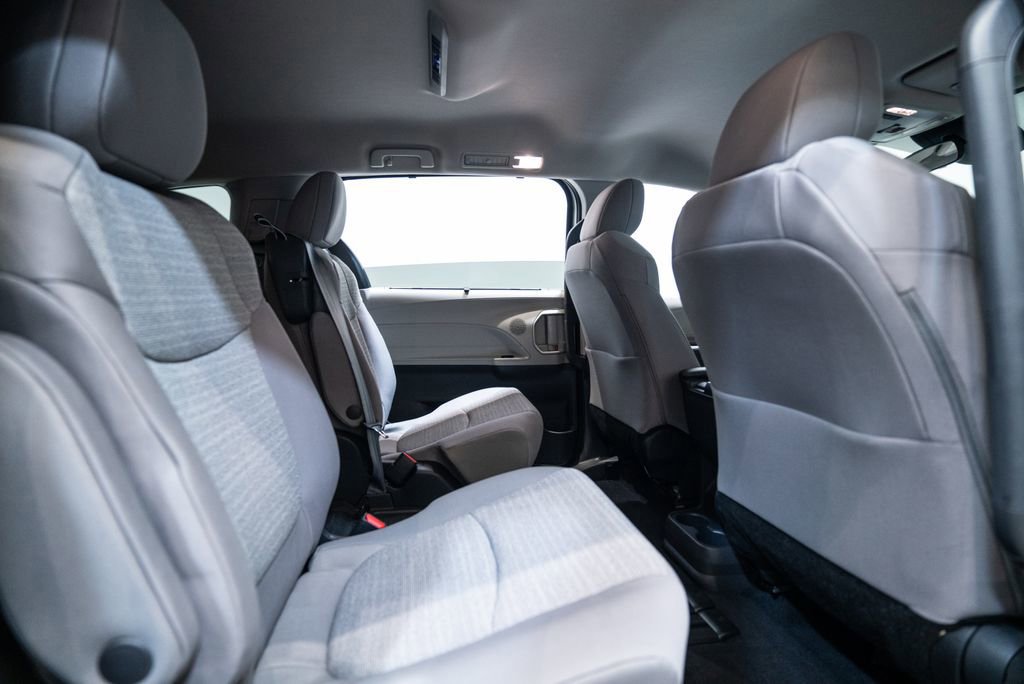 Certified 2023 Toyota Sienna LE image 30