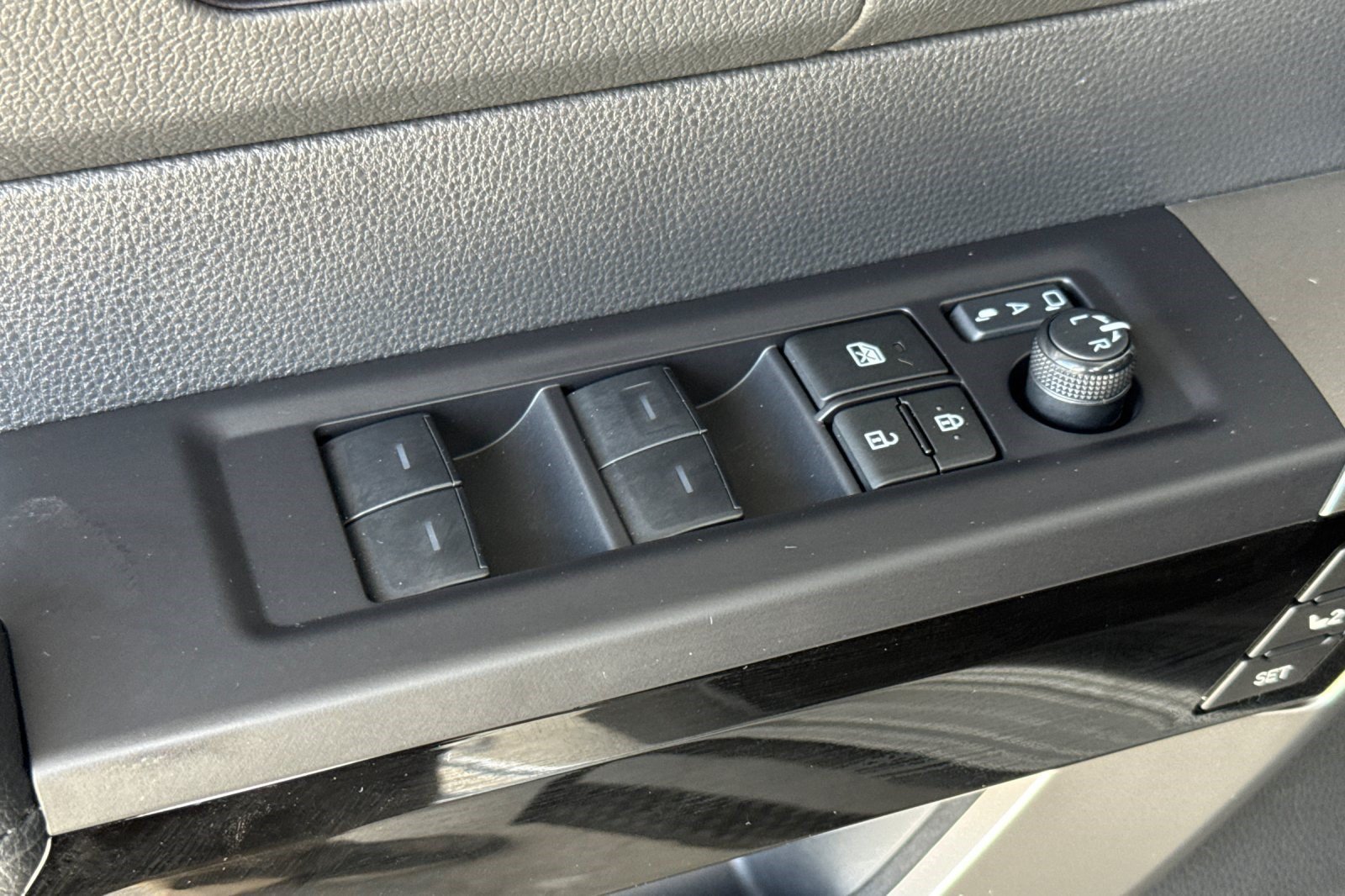 Used 2024 Toyota Tundra Limited AWD/4WD image 13