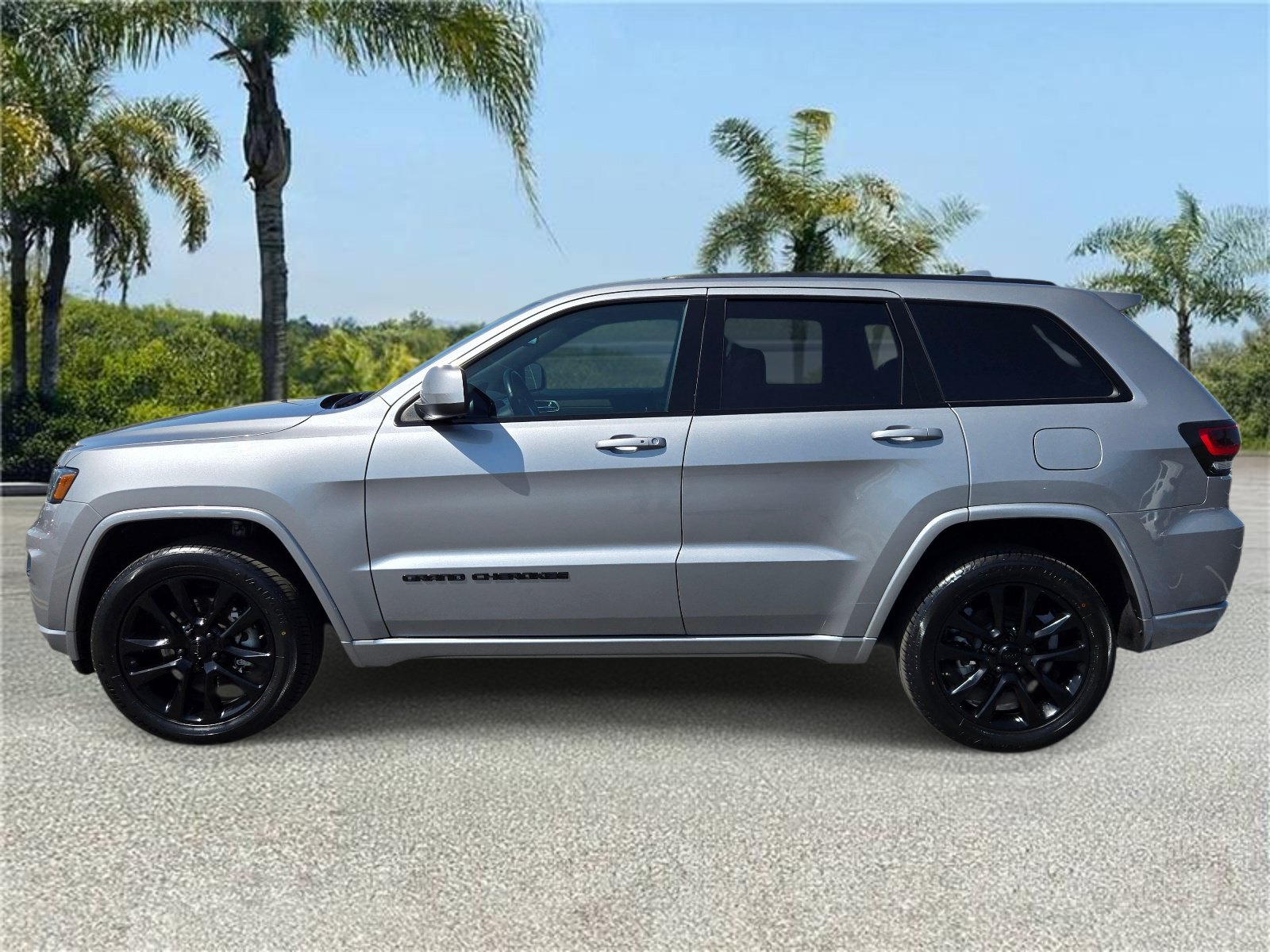 Certified 2021 Jeep Grand Cherokee Laredo X AWD/4WD image 2