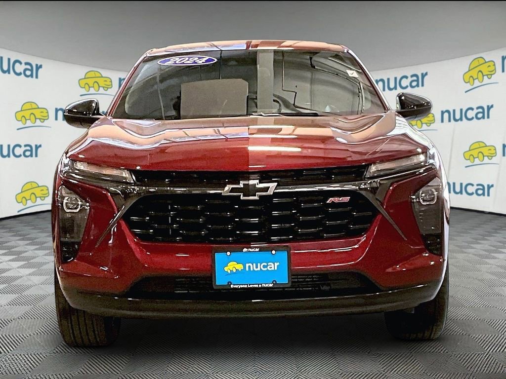 Used 2024 Chevrolet Trax RS w/ Driver Confidence Package FWD image 2