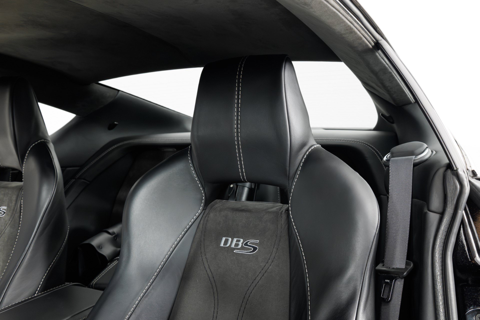 Used 2009 Aston Martin DBS Coupe RWD image 16