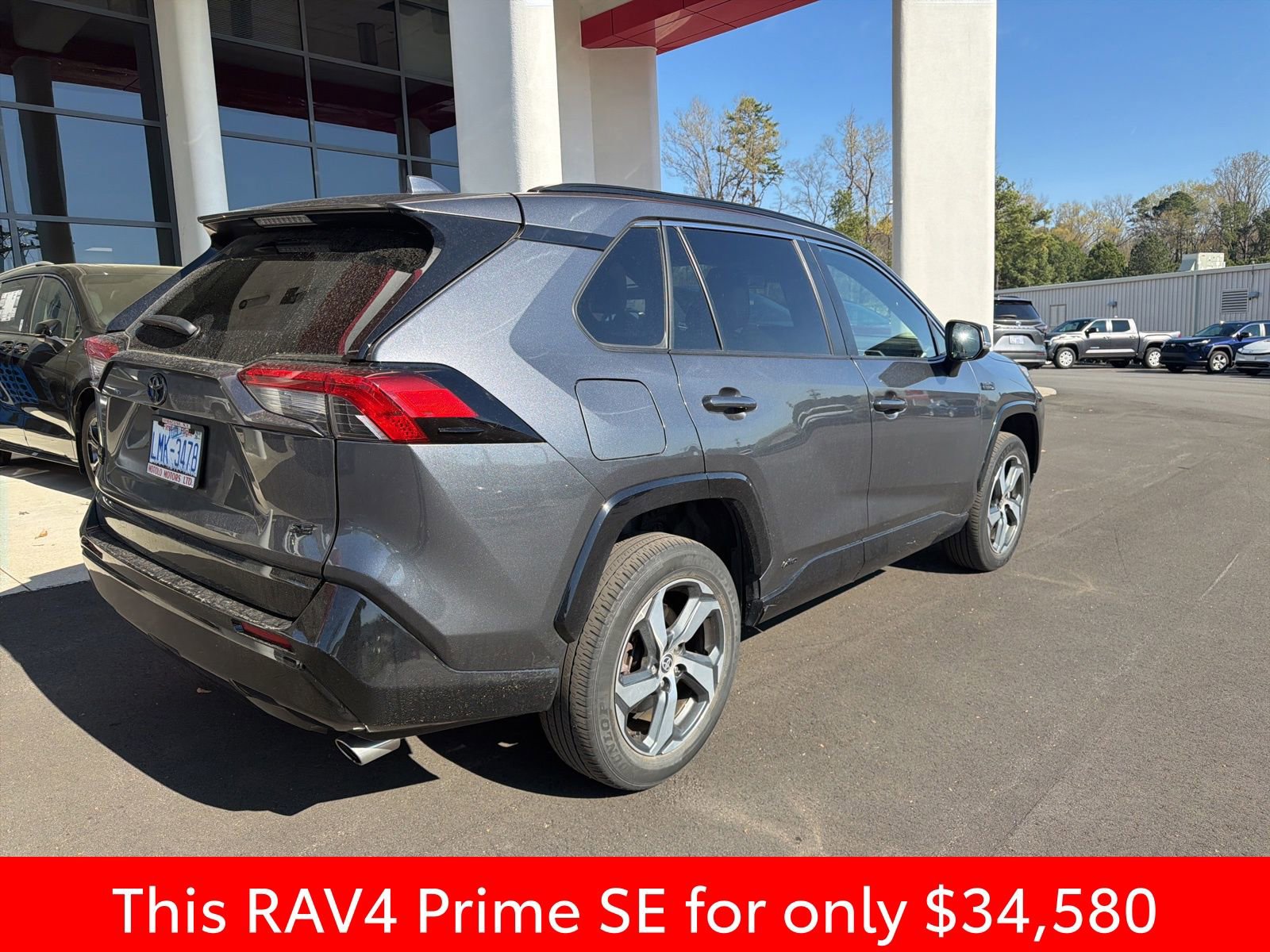 Used 2023 Toyota RAV4 SE w/ Weather & Moonroof Package image 11