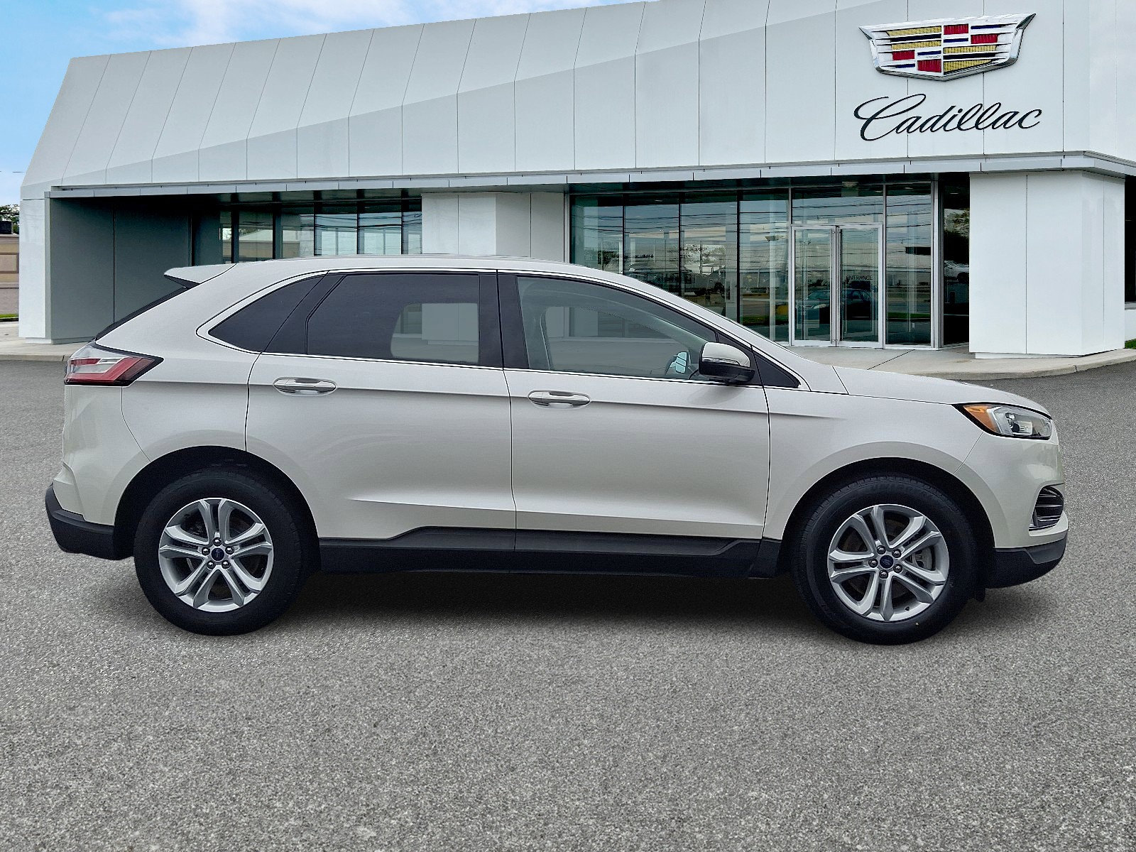 Used 2019 Ford Edge SEL w/ Equipment Group 201A image 7