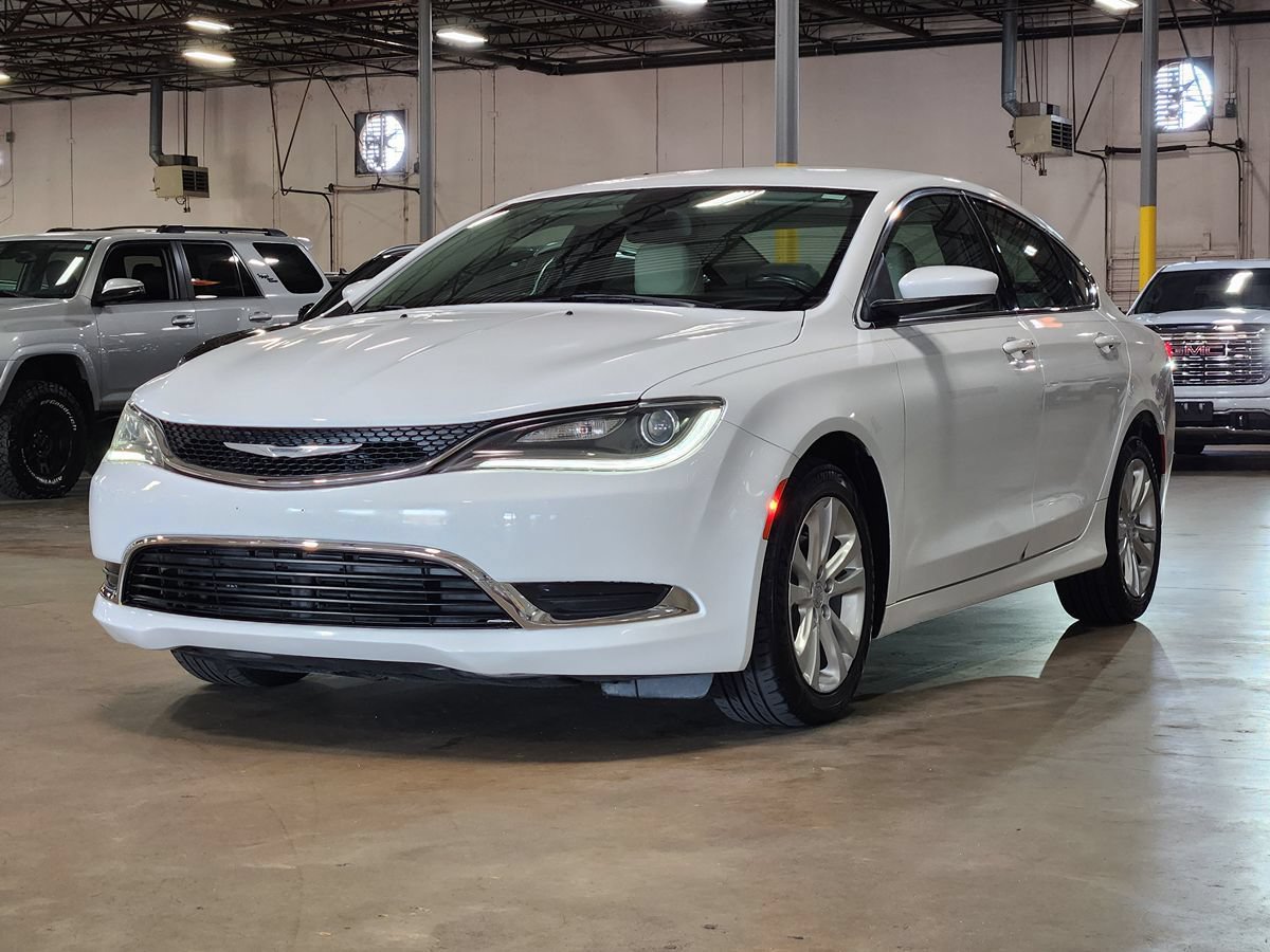 Used 2017 Chrysler 200 Limited Platinum FWD image 4
