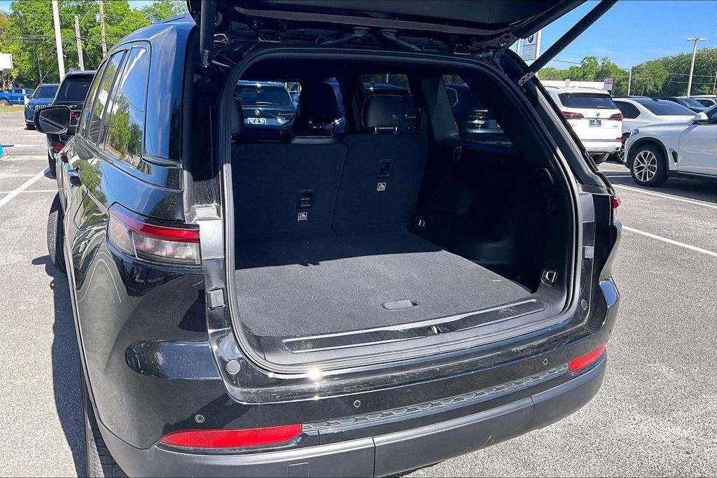 Used 2022 Jeep Grand Cherokee Altitude RWD image 36