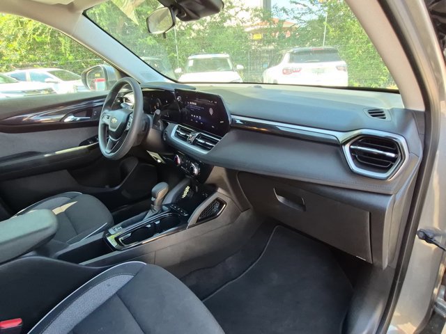 Used 2025 Chevrolet TrailBlazer LT AWD/4WD image 24