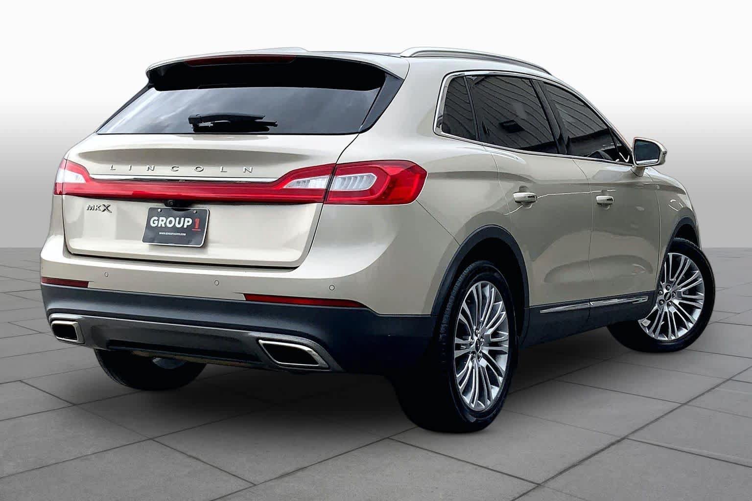 Used 2017 Lincoln MKX Reserve w/ Lincoln MKX Climate Package FWD image 12