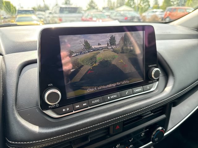Used 2024 Nissan Rogue S AWD/4WD image 22