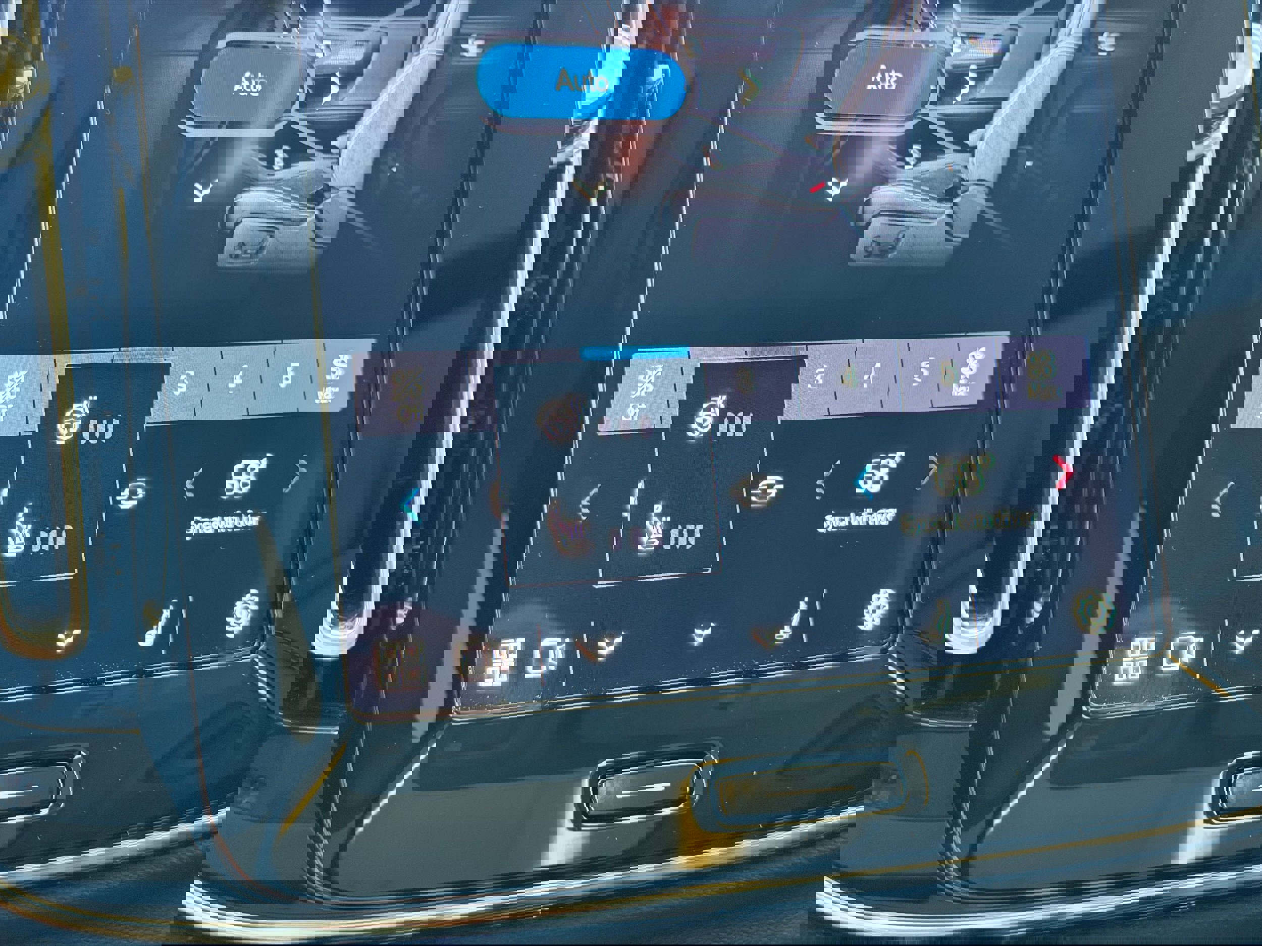 Certified 2025 Volvo XC40 B5 Plus image 20