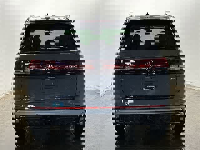 New 2025 Volkswagen Atlas Peak Edition SE image 4