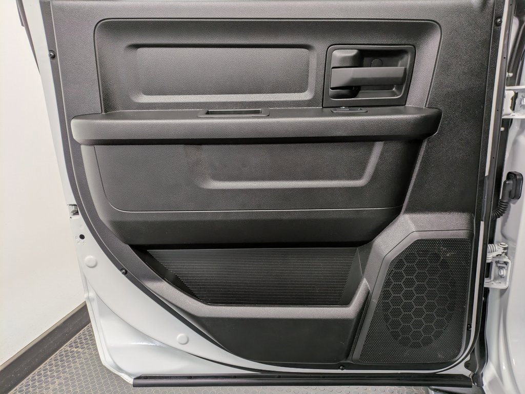 Used 2024 RAM 2500 Tradesman w/ Chrome Appearance Group image 21