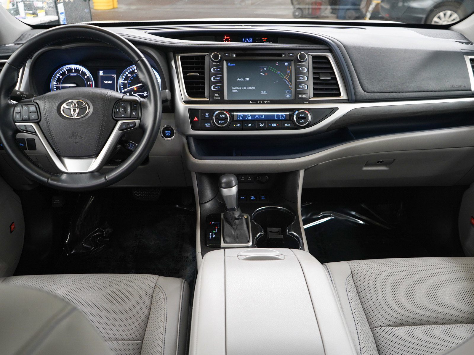 Used 2017 Toyota Highlander Limited AWD/4WD image 14