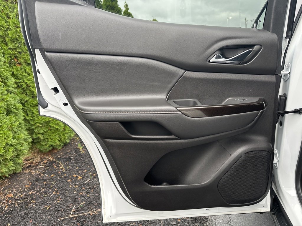 Used 2023 GMC Acadia AT4 w/ Technology Package image 9