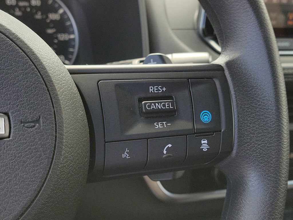 Used 2024 Nissan Rogue SV image 31