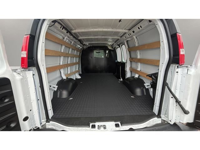 Used 2024 GMC Savana 2500 w/ Driver Convenience Package RWD image 33