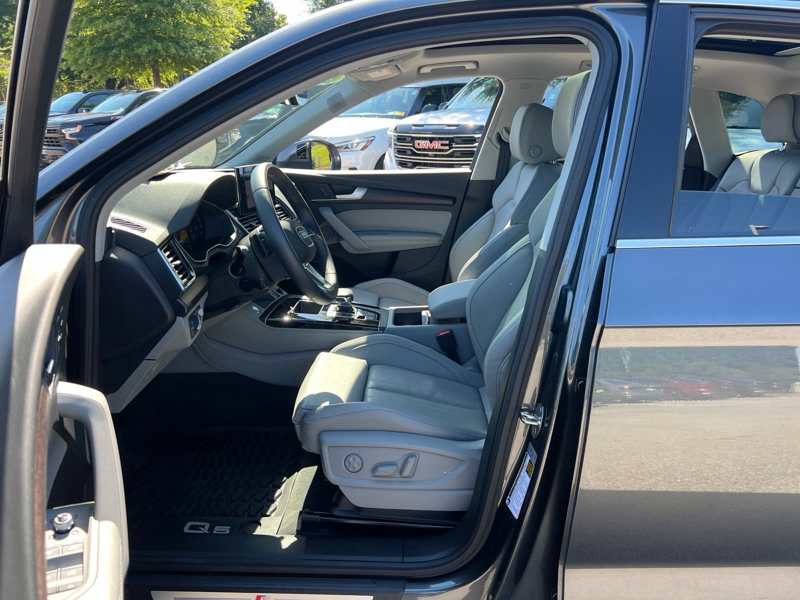 Used 2023 Audi Q5 e Prestige w/ Prestige Package AWD/4WD image 31