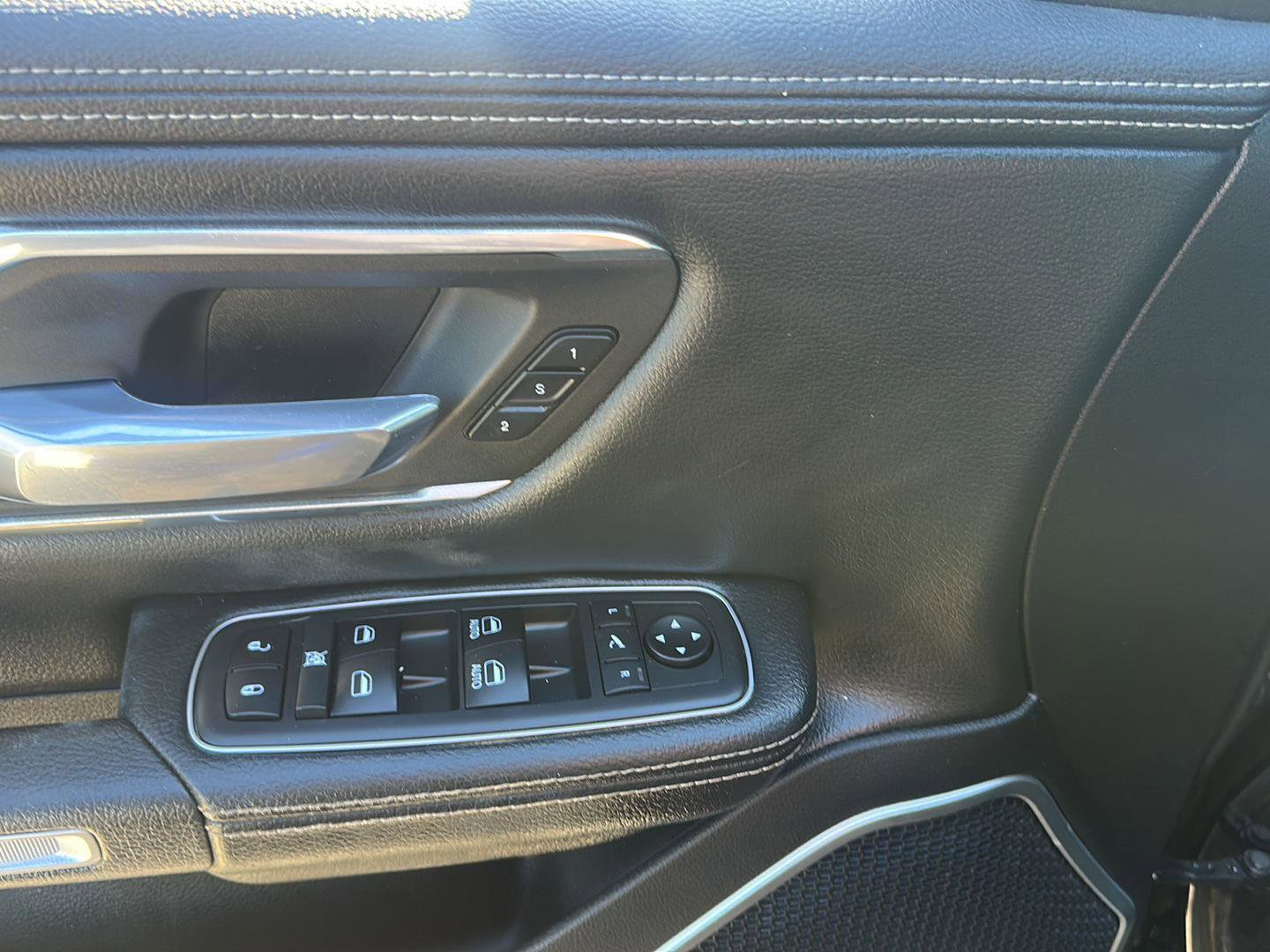 Used 2019 RAM 1500 Laramie w/ Sport Appearance Package AWD/4WD image 12
