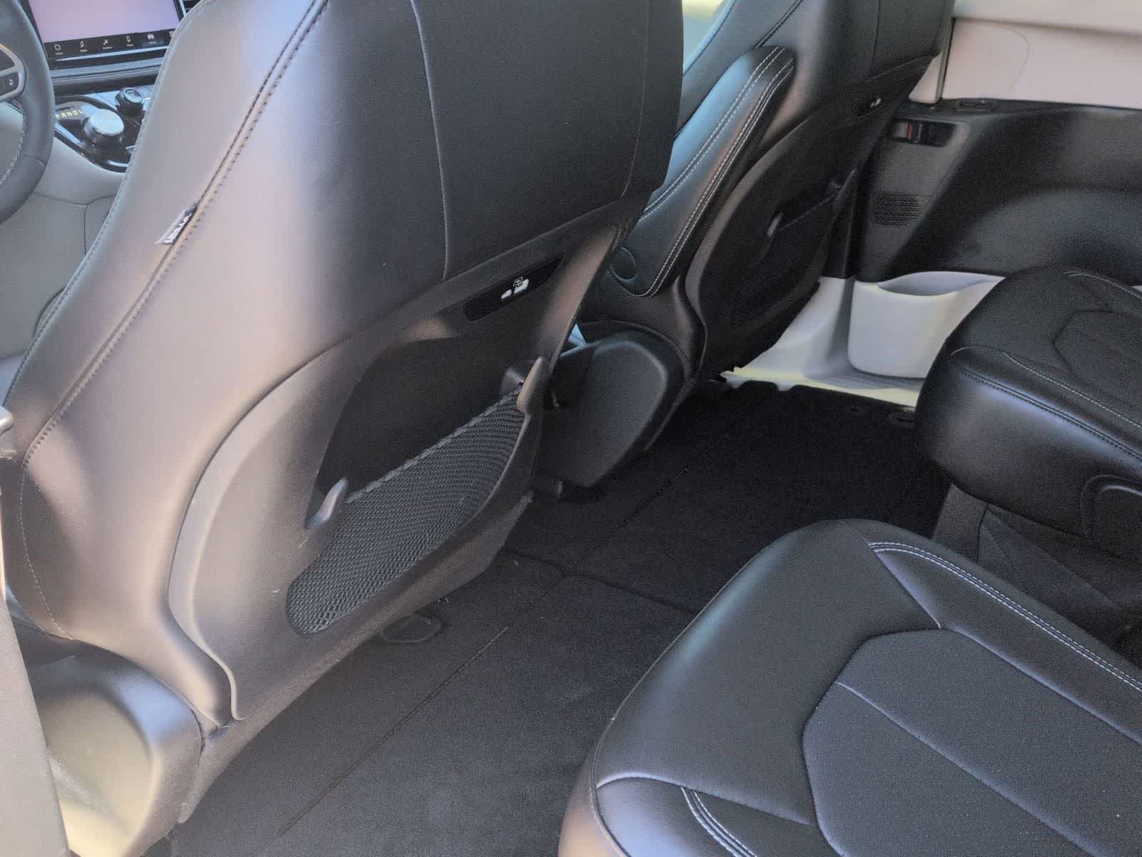 Certified 2023 Chrysler Pacifica Touring-L AWD/4WD image 19