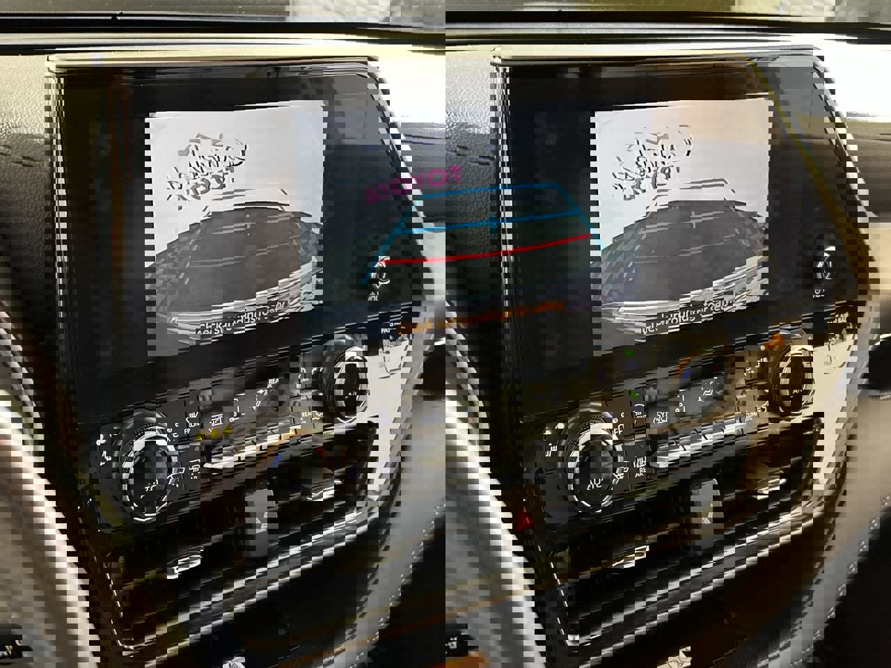 Used 2023 Toyota Highlander XLE image 18